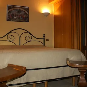 farm-house-castelmontioni-lazise.hotelinveneto.com/